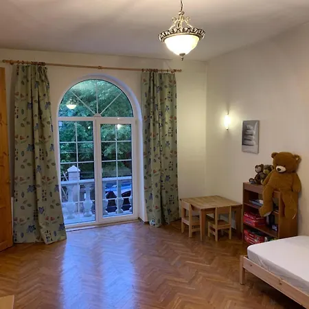 A Spacious In A Private House Apartamento