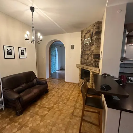 A Spacious In A Private House Apartamento